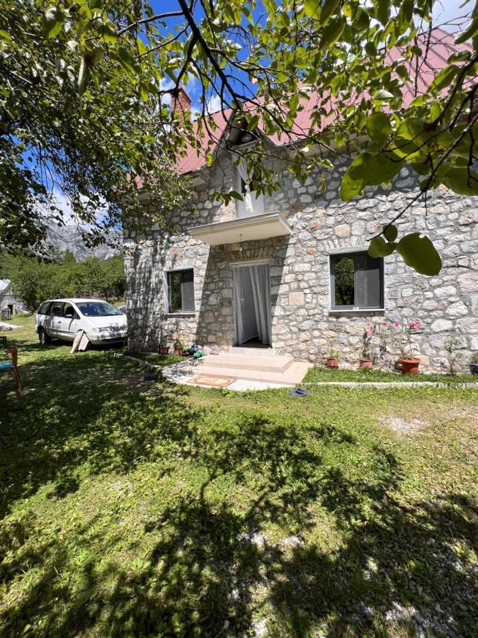 Bujtina Milani Acomodação com café da manhã Shkodër Exterior foto