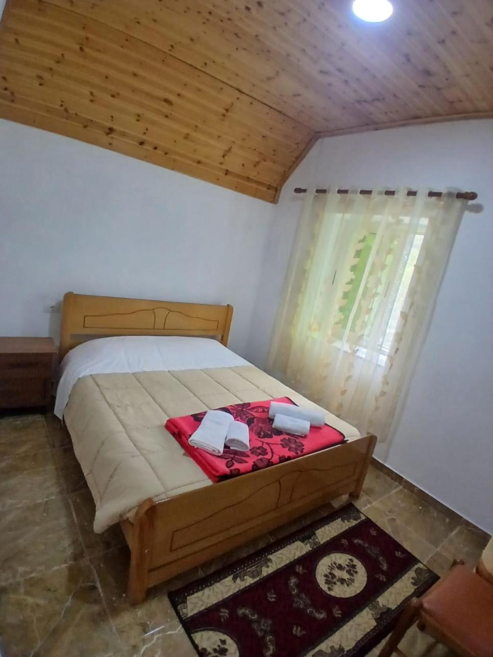 Bujtina Milani Acomodação com café da manhã Shkodër Exterior foto